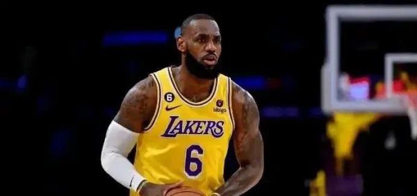 Lakers bắt đầu chơi, James nói rằng anh hy vọng sẽ gia nhập đội vô địch