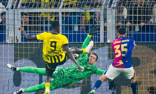 Szczesny đã được Barcelona phục hồi sau khi nghỉ hưu thêm hai năm nữa, và người hút thuốc cũ vẫn mạn