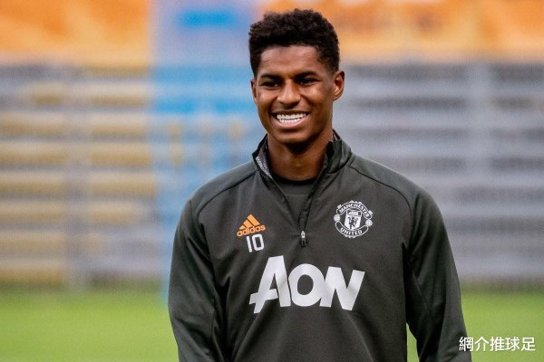Năm cầu thủ của Manchester United đang ở chế độ chờ, Sancho đưa bạn bè đến căn cứ để thảo luận về tư