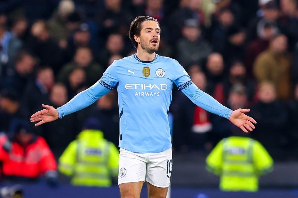 Telegraph: Viện trở lại Manchester City để tập luyện một mình trong khi chờ chuyển nhượng rời khỏi c
