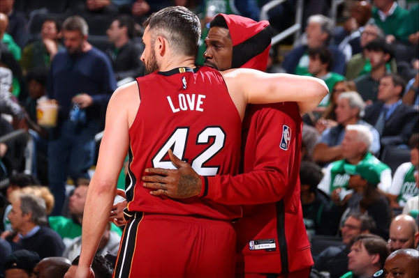 Lakers quan tâm đến 31+31 người trong cuộc! Với mức lương hàng năm là 4,15 triệu, họ đang tìm kiếm m